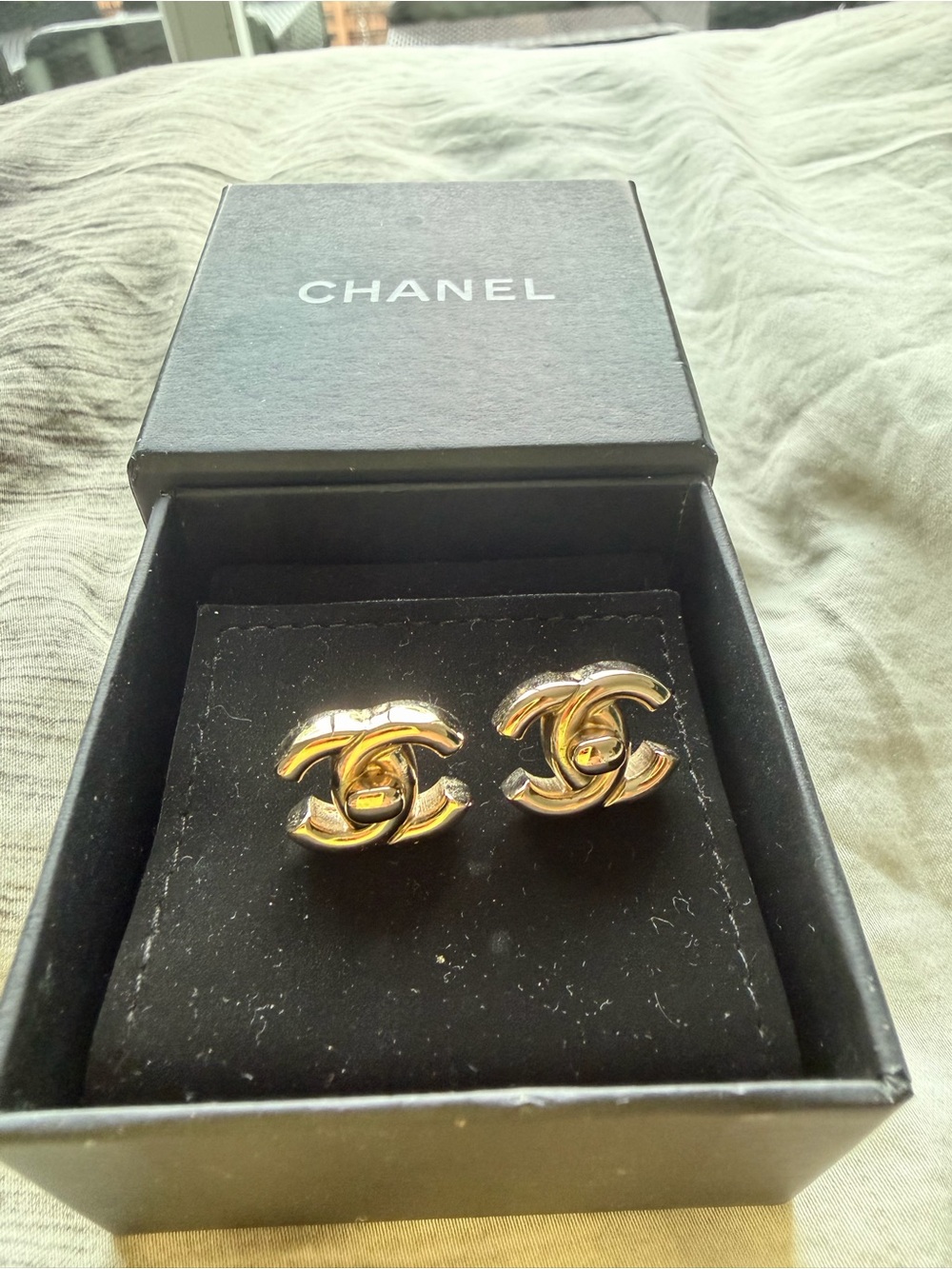 RARE SOLD OUT CHANEL Gold Tone CC Lock Turnlock Earrings 2021 Collection 💛 - Picture 2 of 9